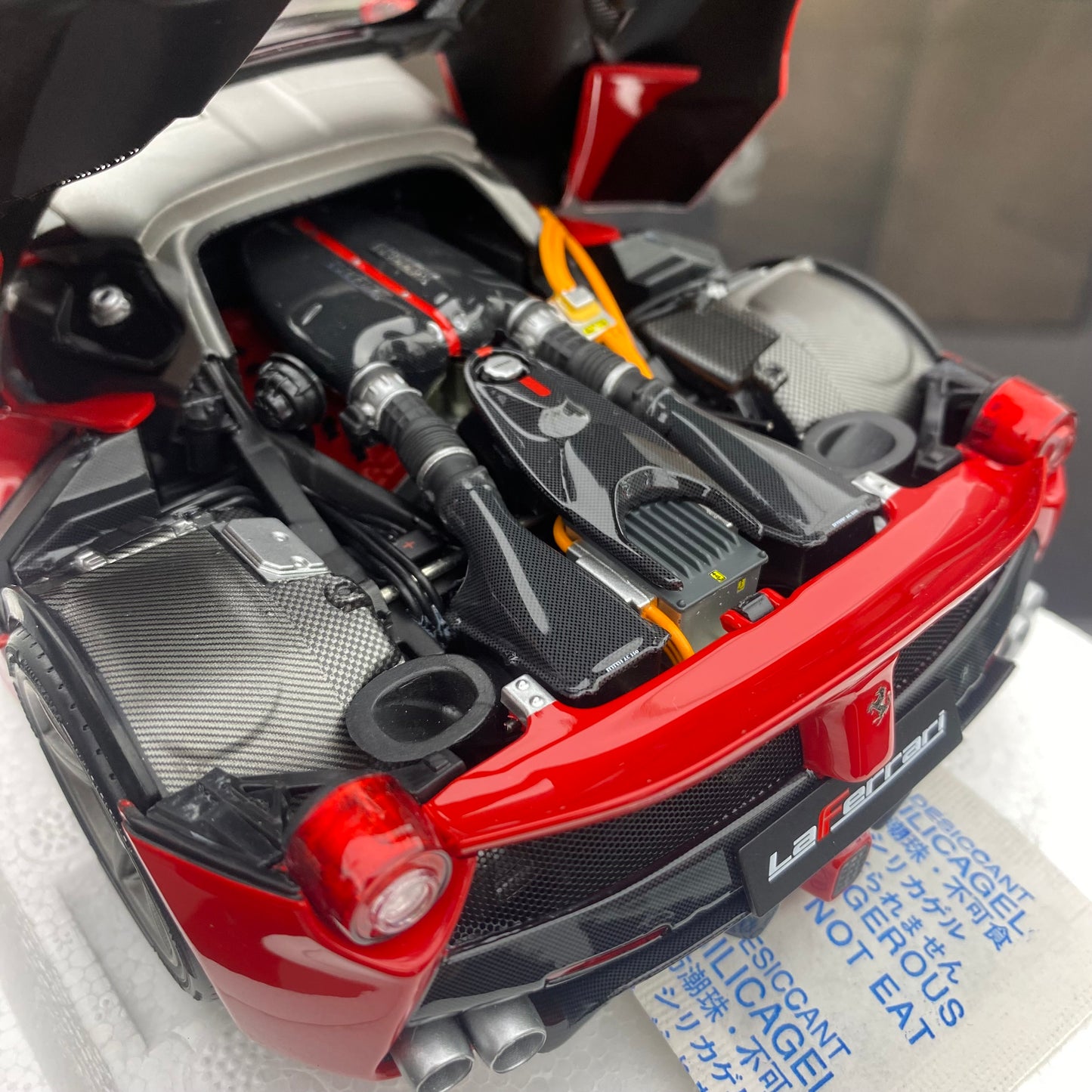 BBR 1/18 Ferrari LaFerrari Carbon Top Red Simulation Car Model Birthday Gift Ornaments