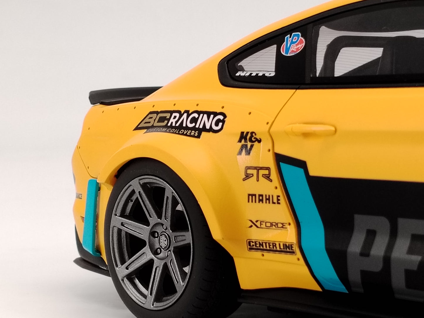 GT Spirit 1/18 Ford MUSTANG RTR SPEC 5-D wide body gray and yellow paint simulation car model