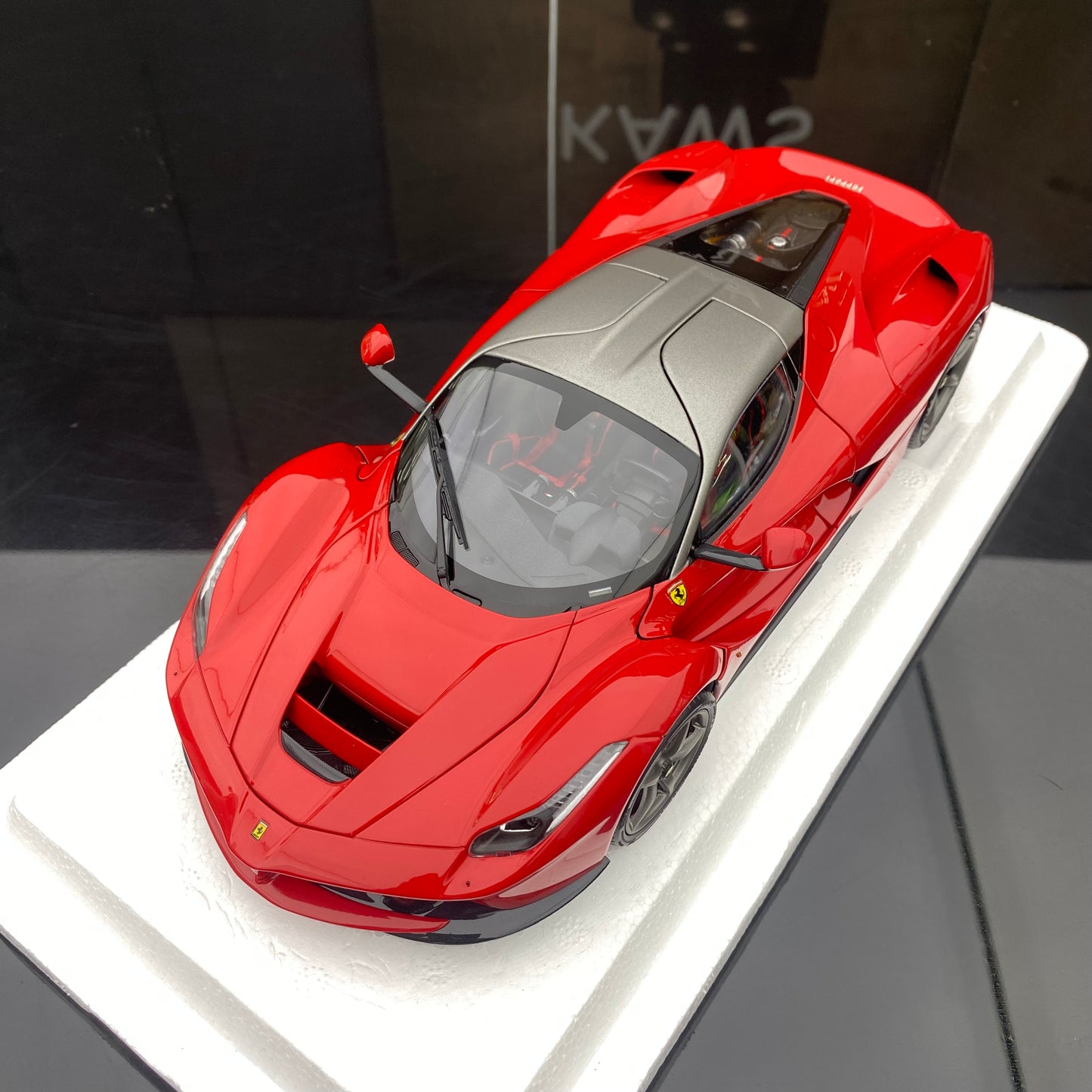 BBR 1/18 Ferrari LaFerrari Carbon Top Red Simulation Car Model Birthday Gift Ornaments