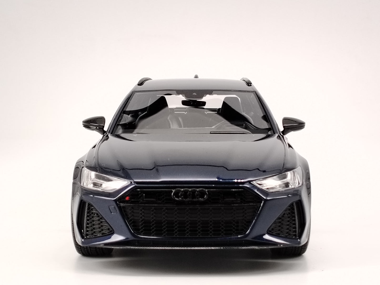 TOPSPEED 1/18 Audi AUDI RS6 AVANT Simulation Car Model Ornaments Closed