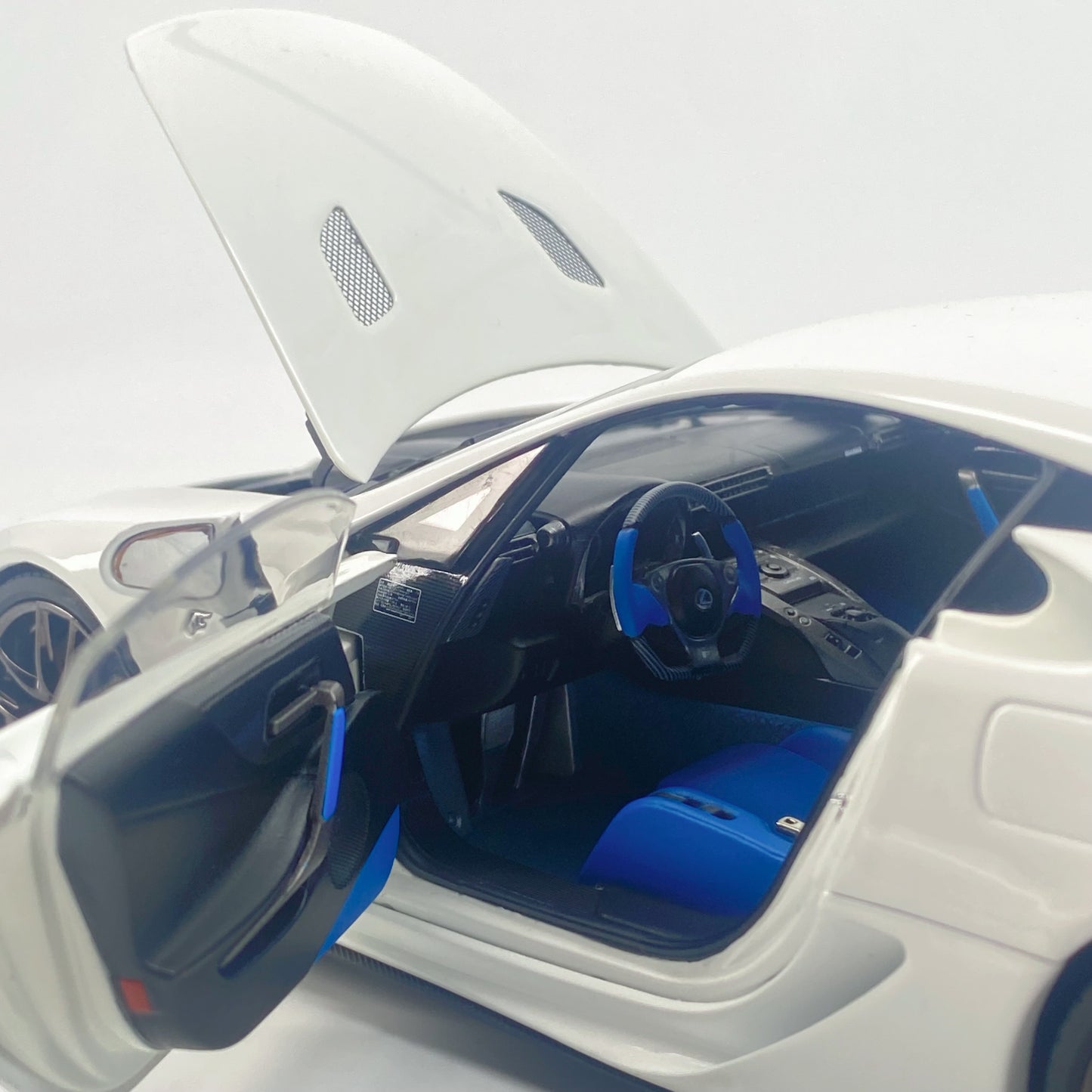 WELL 1/18 Lexus LFA white alloy simulation model car ornaments