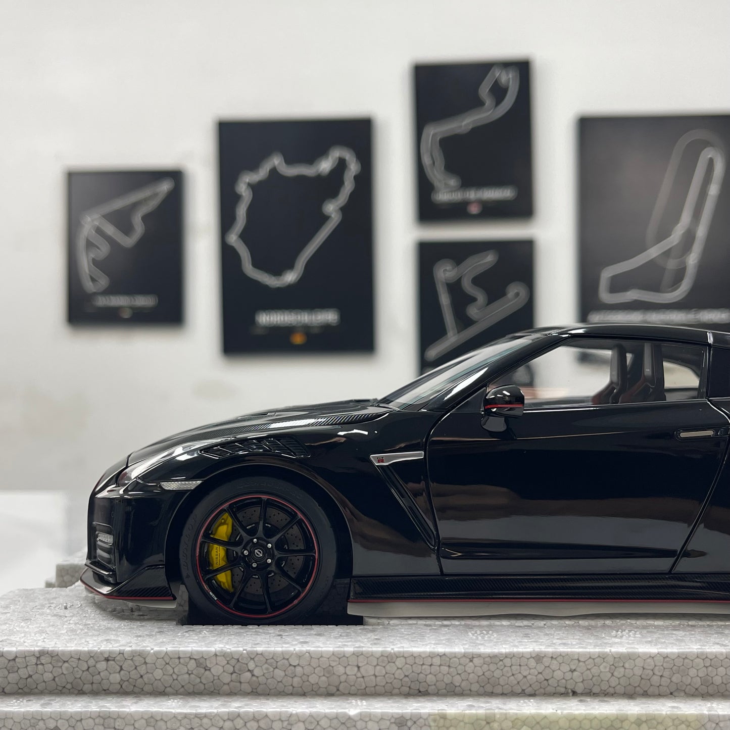 MOTORHELIX 1/18 Nissan GT-R NISMO (R35) Special Edition 2022 – Meteor Flake Black (MH379)