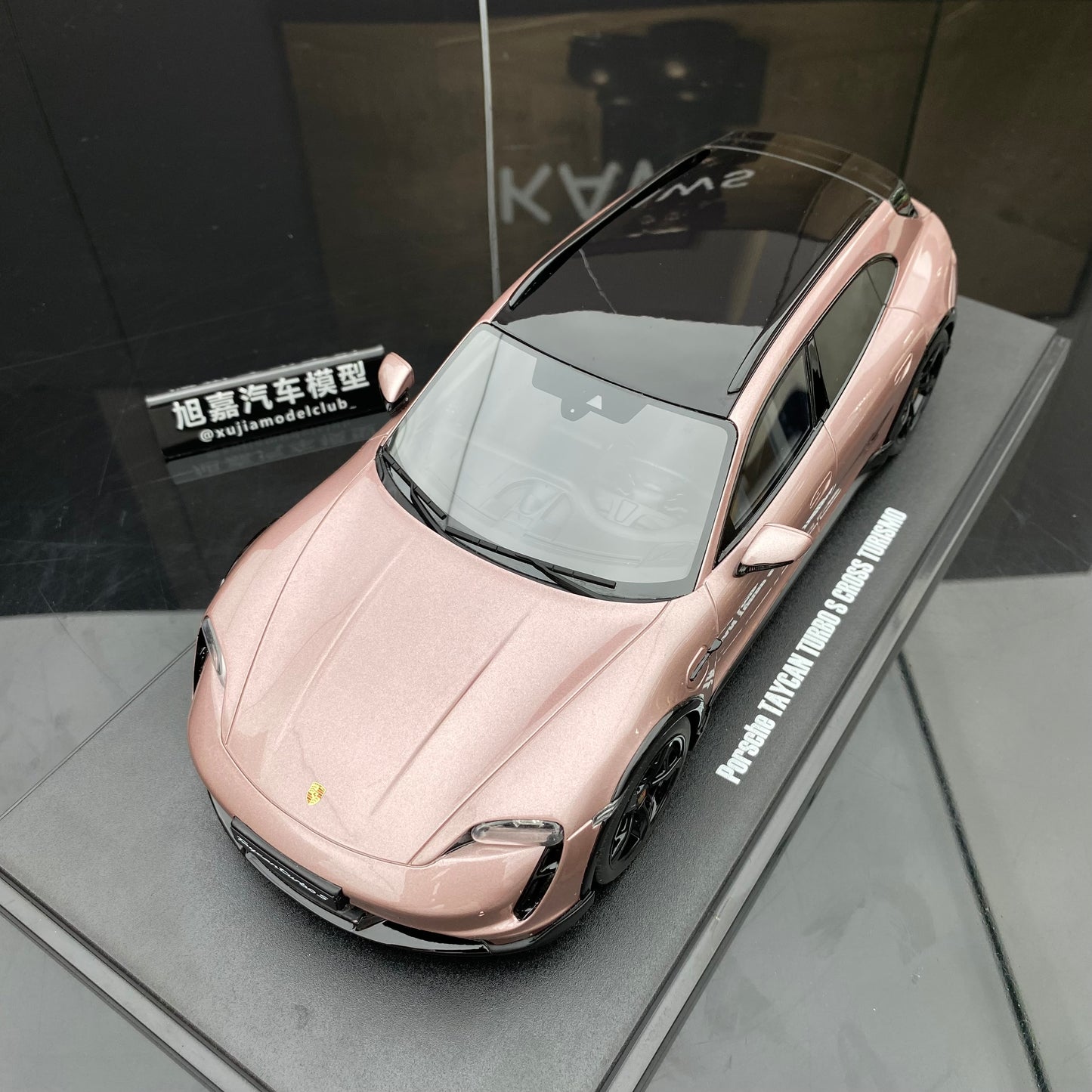 GT Spirit 1/18 Porsche Taycan Turbo S Cross Turismo simulation model
