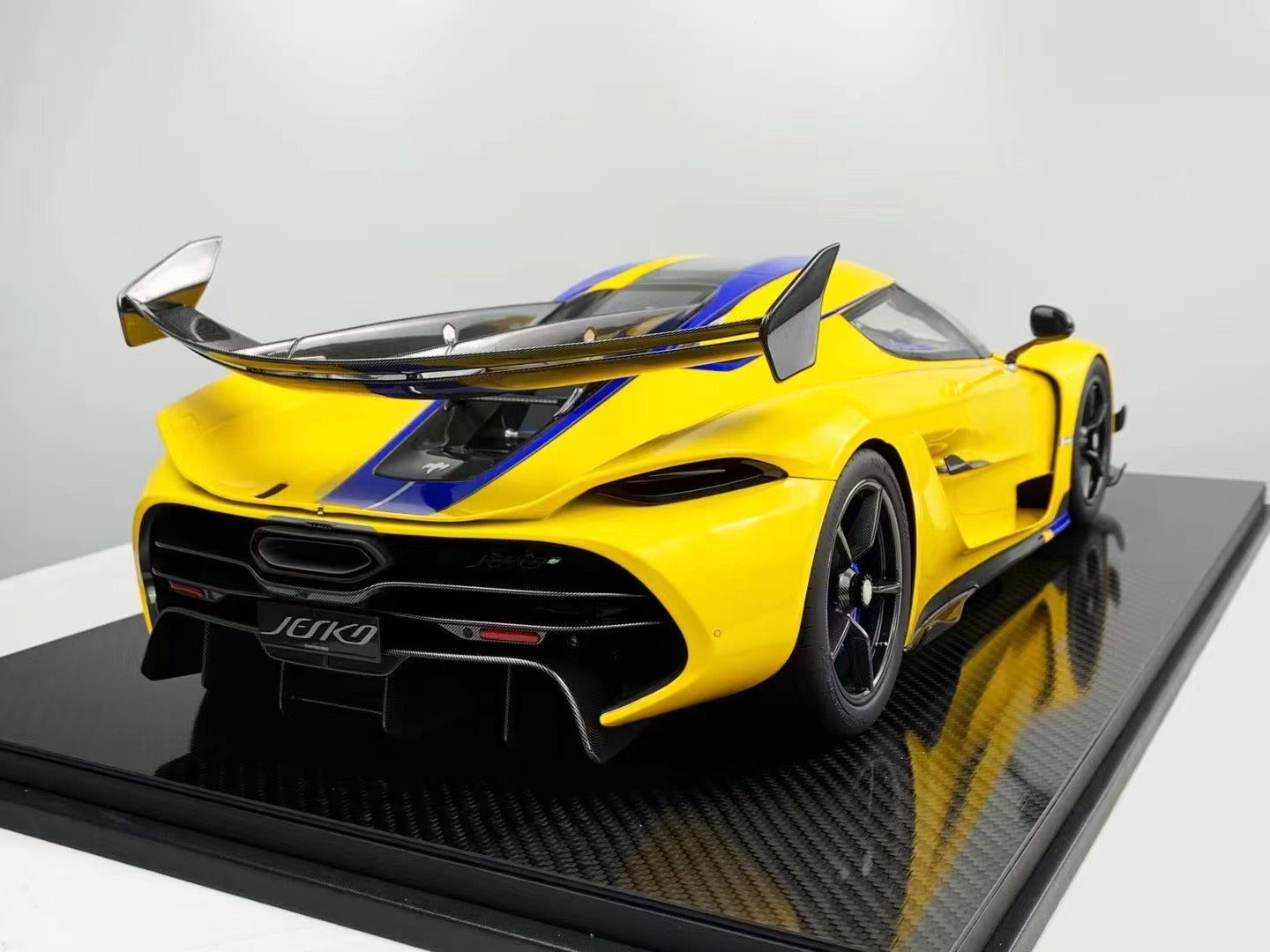 pre-sell Frontiart 1/8 Koenigsegg Jesko Swedish yellow limited edition high-end simulation car model ornaments