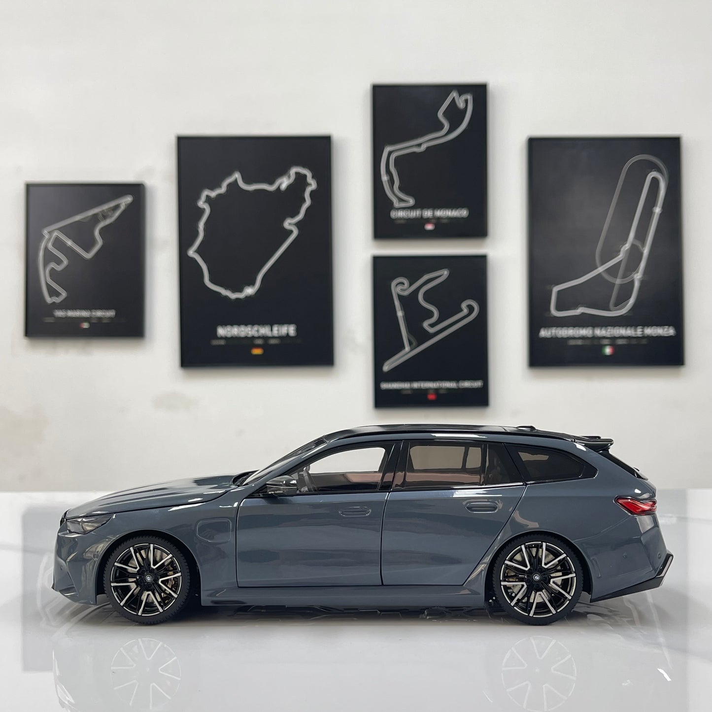 MINICHAMPS 1/18 BMW M5 Touring (2024) – Metallic Grey (110023901)