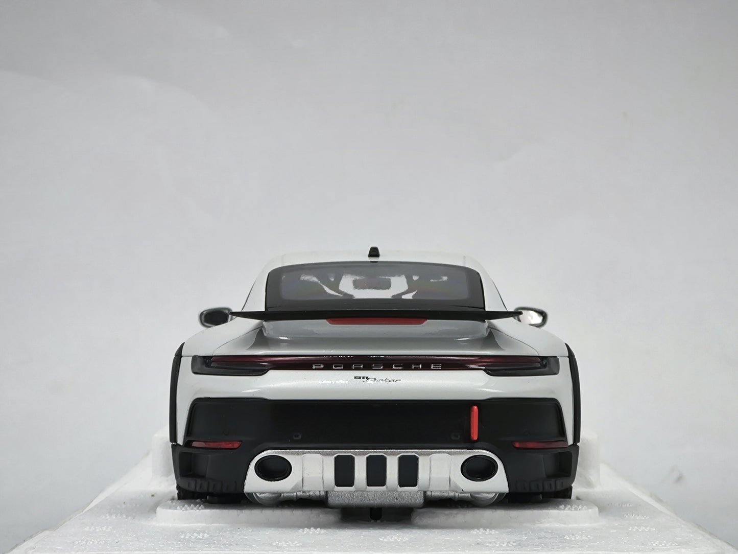 MINICHAMPS 1/18 Porsche 911 DAKAR Gray Alloy Car Model