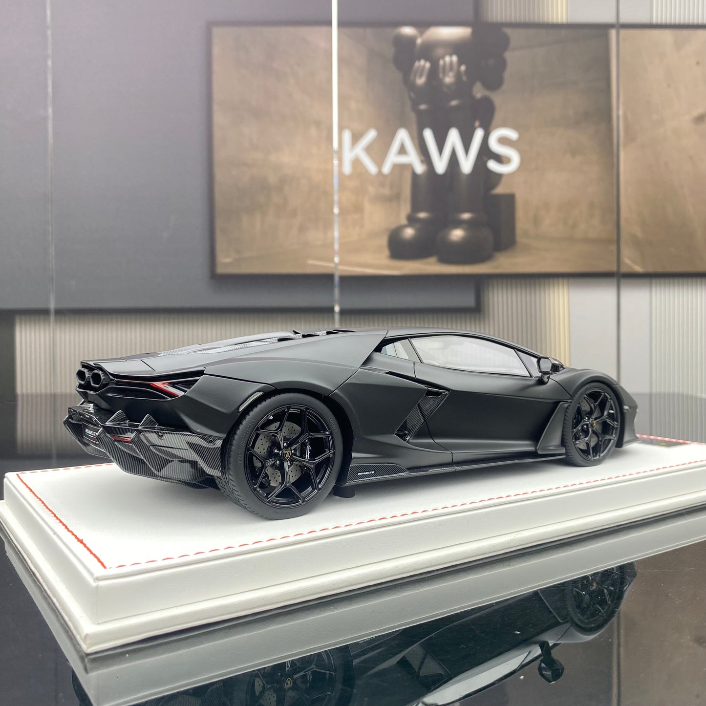 RUNNER 1/18 Lamborghini Reveulto limited edition car model ornament