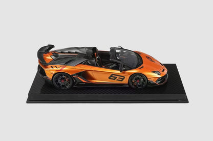 Runner & UU 1/18 Lamborghini SVJ Aventador