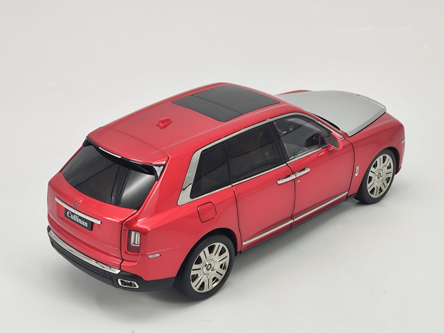 Kengfai 1/18 Rolls-Royce Cullinan Candy Red Alloy Model Car