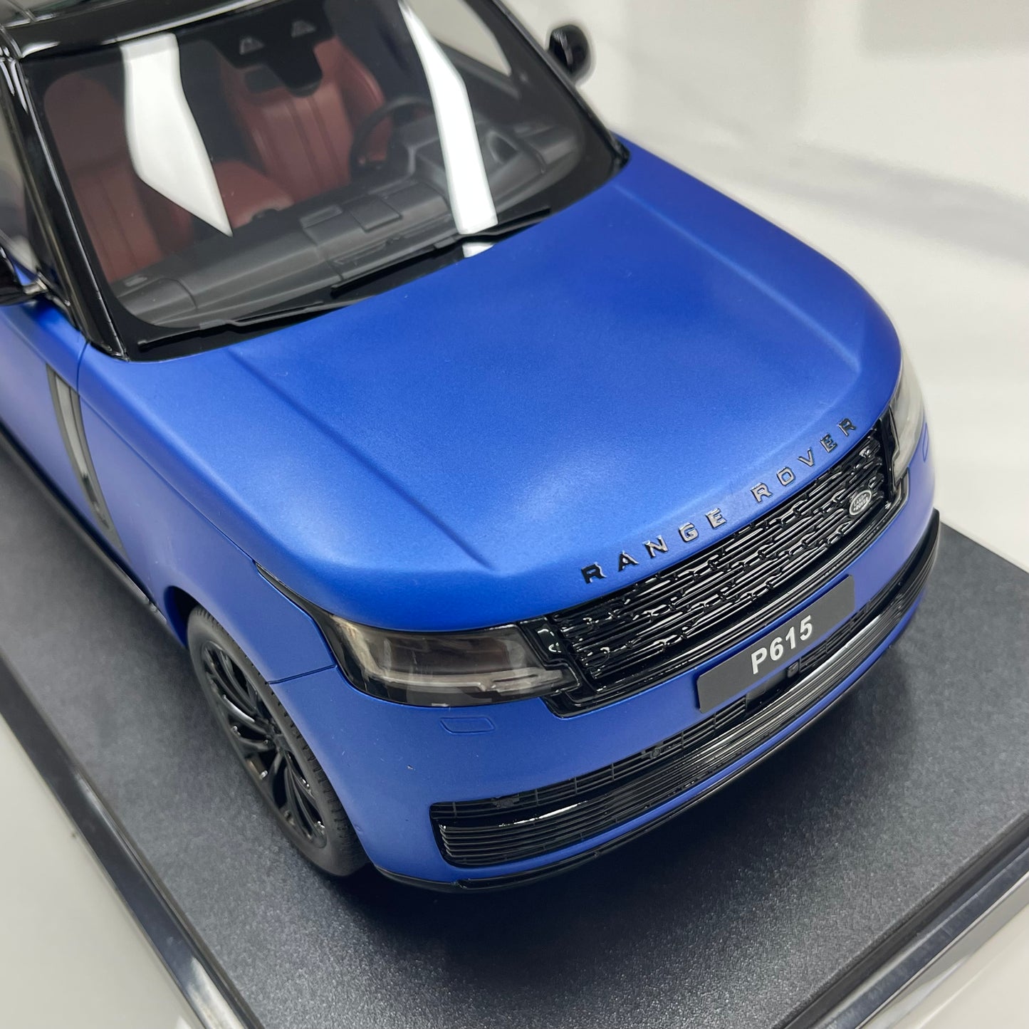 GT Spirit 1/18 Land Rover Range Rover P615 SV Blue GT540