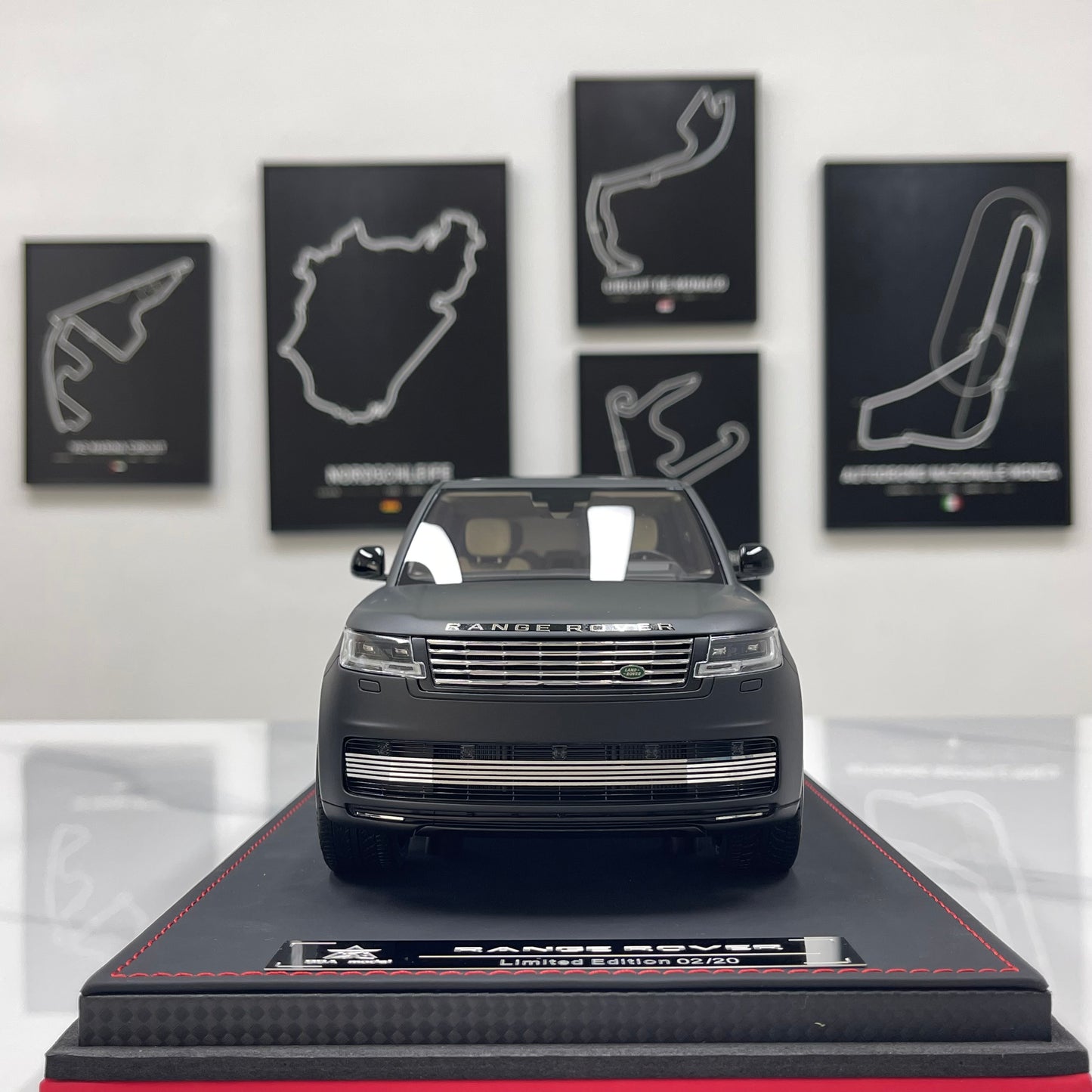 BBA Model 1:18 Land Rover Range Rover Autobiography — Matte Black