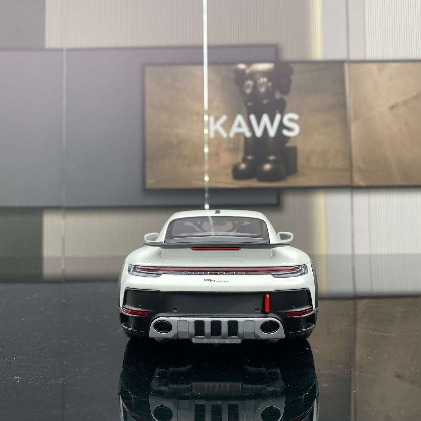 minichamps 1/18 Porsche 911 DAKAR BLUE WITH ROOF RACK alloy car model