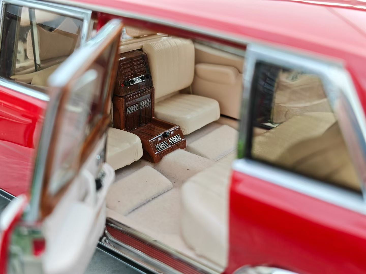 CMC 1/18 Mercedes Pullman 600 W100 Red DDJ010