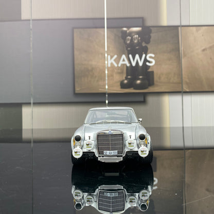 Minichamps 1/18 Benz 300SEL 6.8AMG Red Pig - Modelo de coche de resina, regalo de colección
