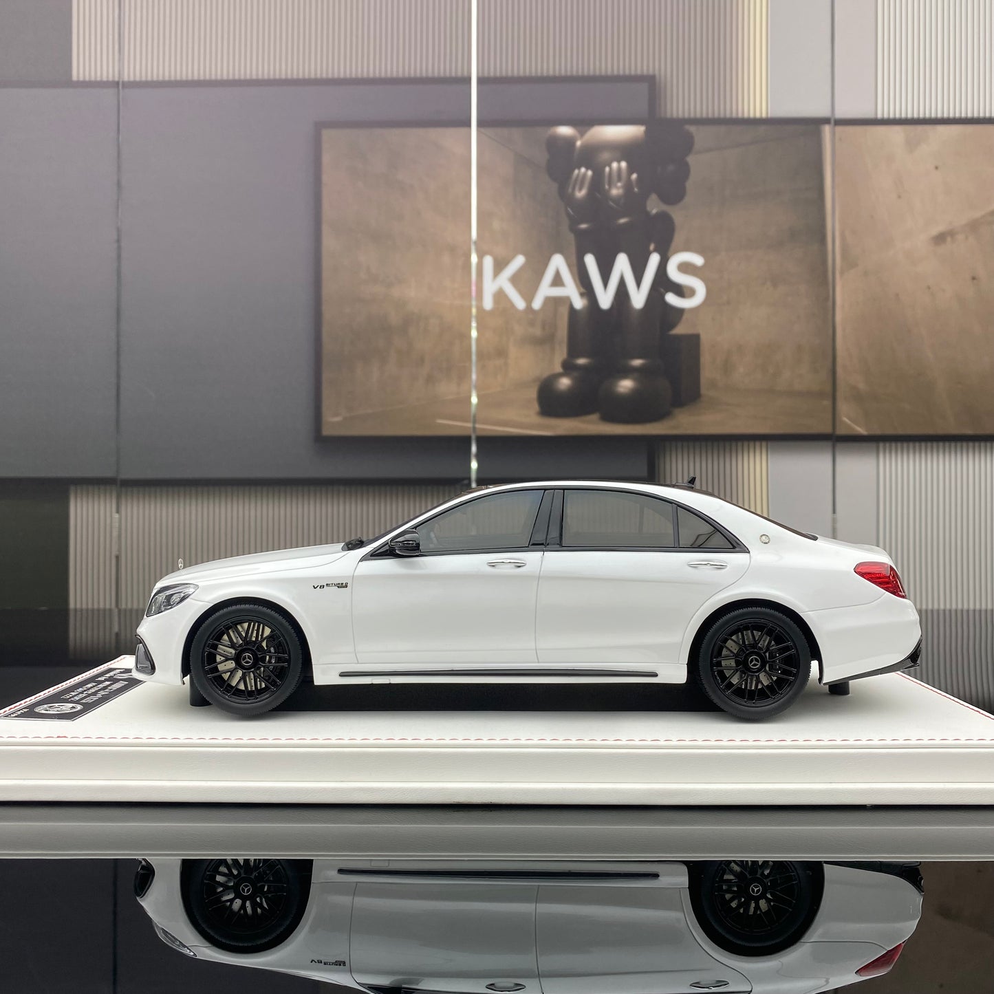 VEHICLE Art 1/18 Mercedes-Benz AMG S63 white car model ornament