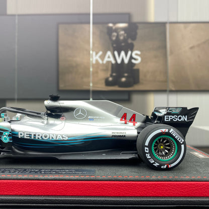 Spark 1/18 Mercedes-AMG F1 Team W09 2018 Brazil Grand Prix Victory No. 44 Hamilton Buonarte Special Edition Silver Paint Simulation Car Model