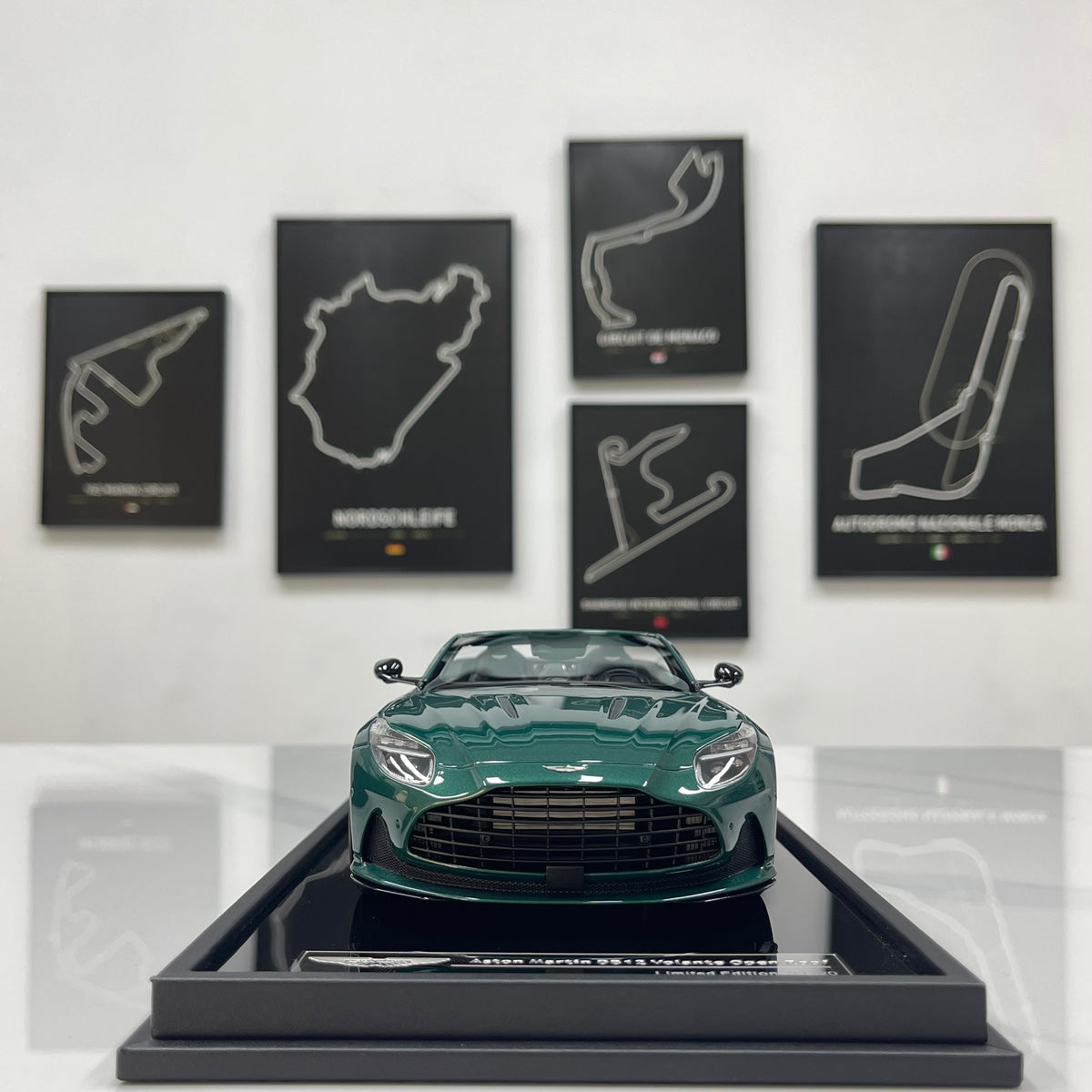 MOTORHELIX 1/18 Aston Martin DB12 Volante (Convertible) – Qilun Green (MH394)