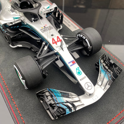 Spark 1/18 Mercedes-AMG F1 Team W09 2018 Brazil Grand Prix Victory No. 44 Hamilton Buonarte Special Edition Silver Paint Simulation Car Model