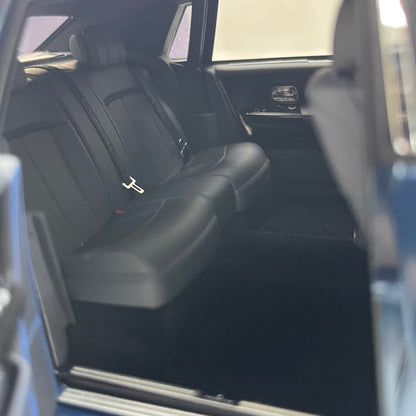ZP 1/18 Rolls-Royce Phantom VIII (Gold Badge / Leather Suitcase Edition) – Pikes Peak Blue (ZP118)