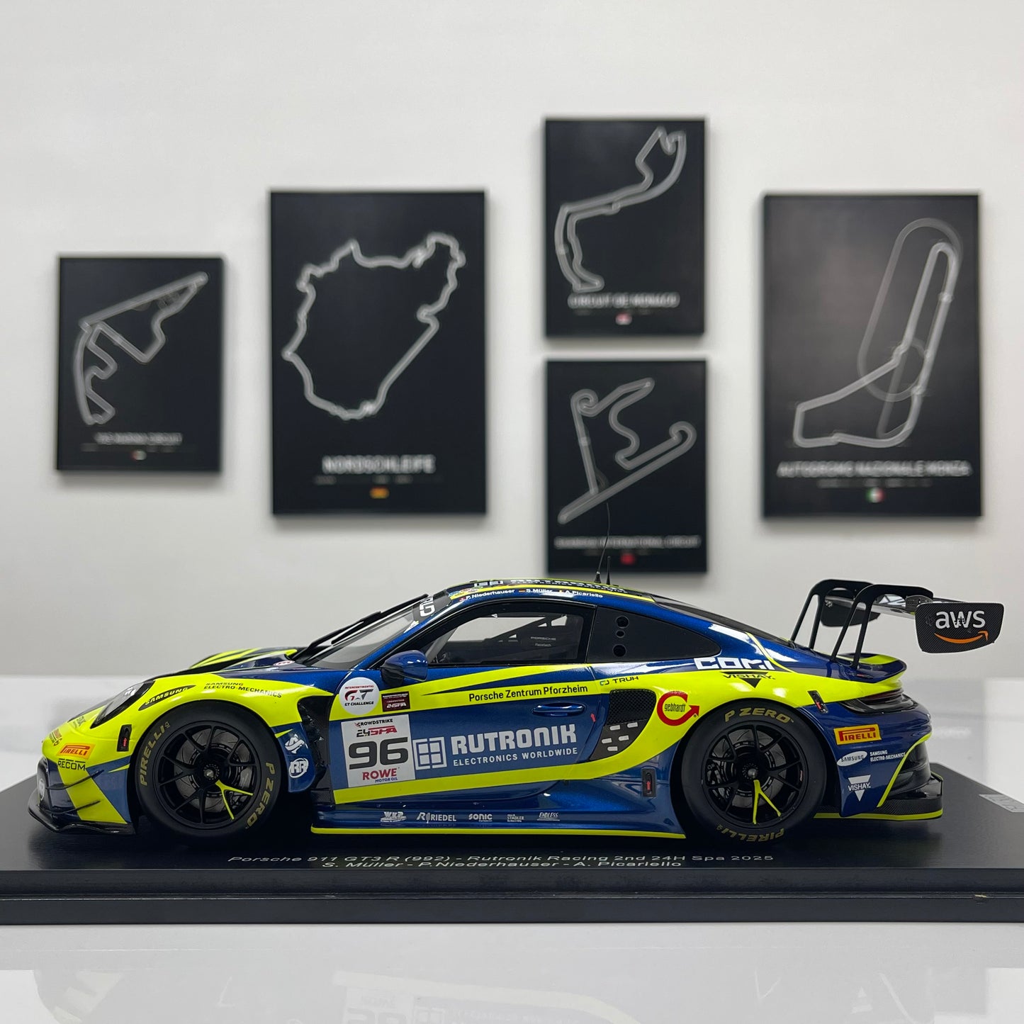 Spark 1/18 Porsche 911 (992) GT3 R – 2025 Spa 24 Hours Runner-up (Green Livery) – 18SB081