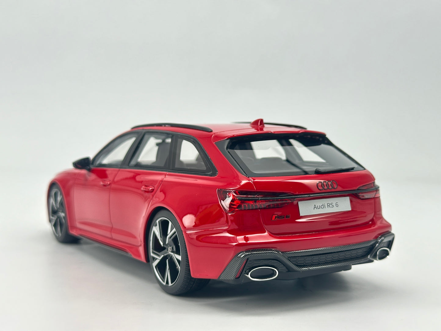 TOPSPEED 1/18 Audi AUDI RS6 AVANT Simulation Car Model Ornaments Closed