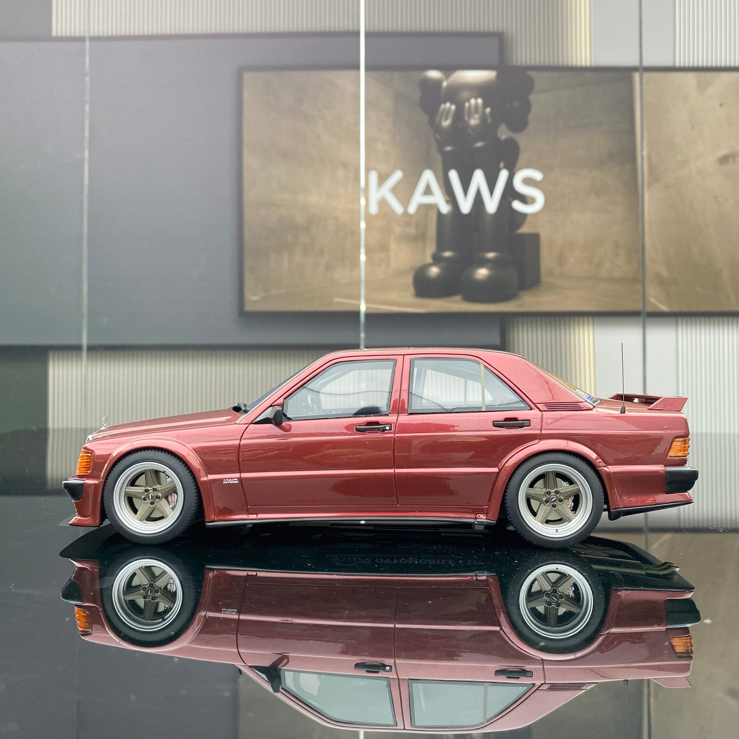 OTTO 1/18 Mercedes-Benz RAUH-WELT REPUBLIK 190E 2,5-16 ALMANDINE model