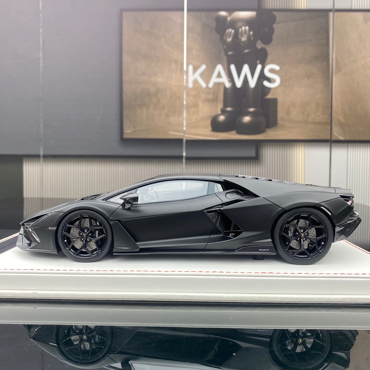 RUNNER 1/18 Lamborghini Reveulto limited edition car model ornament