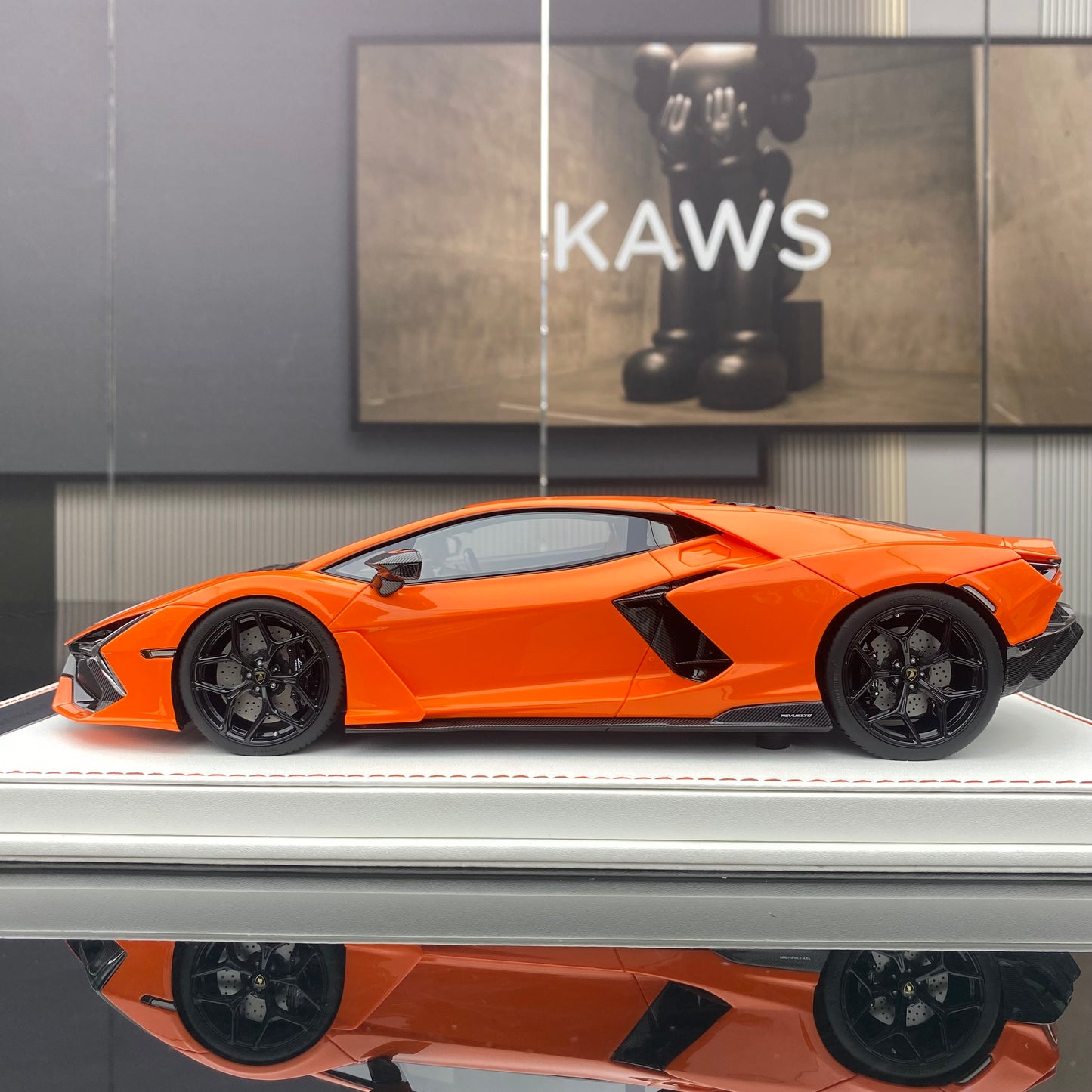 RUNNER 1/18 Lamborghini Reveulto limited edition car model ornament