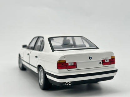 MINICHAMPS 1/18 BMW 535I e34 1988 White Alloy Simulation Model Car