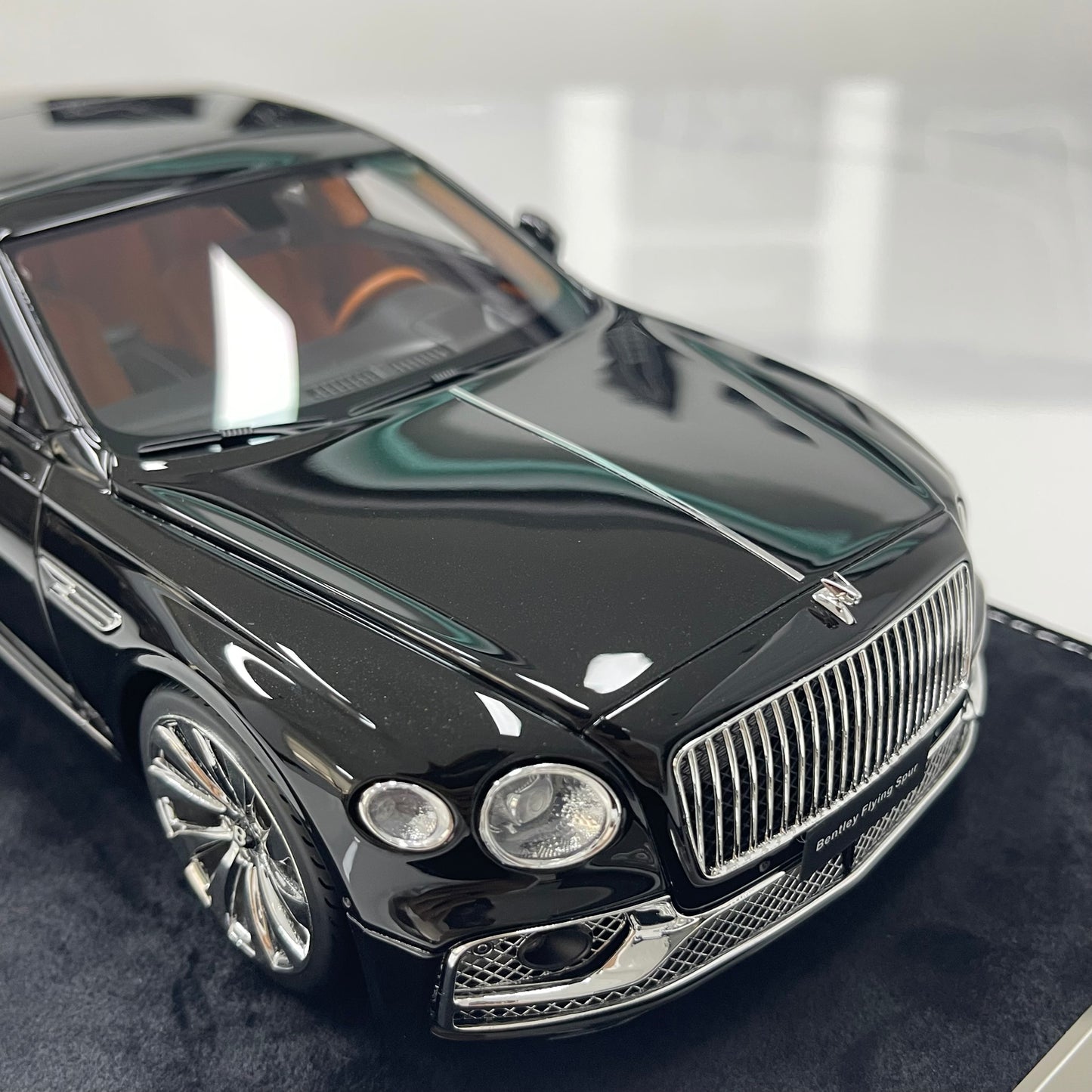 HH Model 1/18 Bentley Flying Spur Diamond Black Limited Edition Model Car