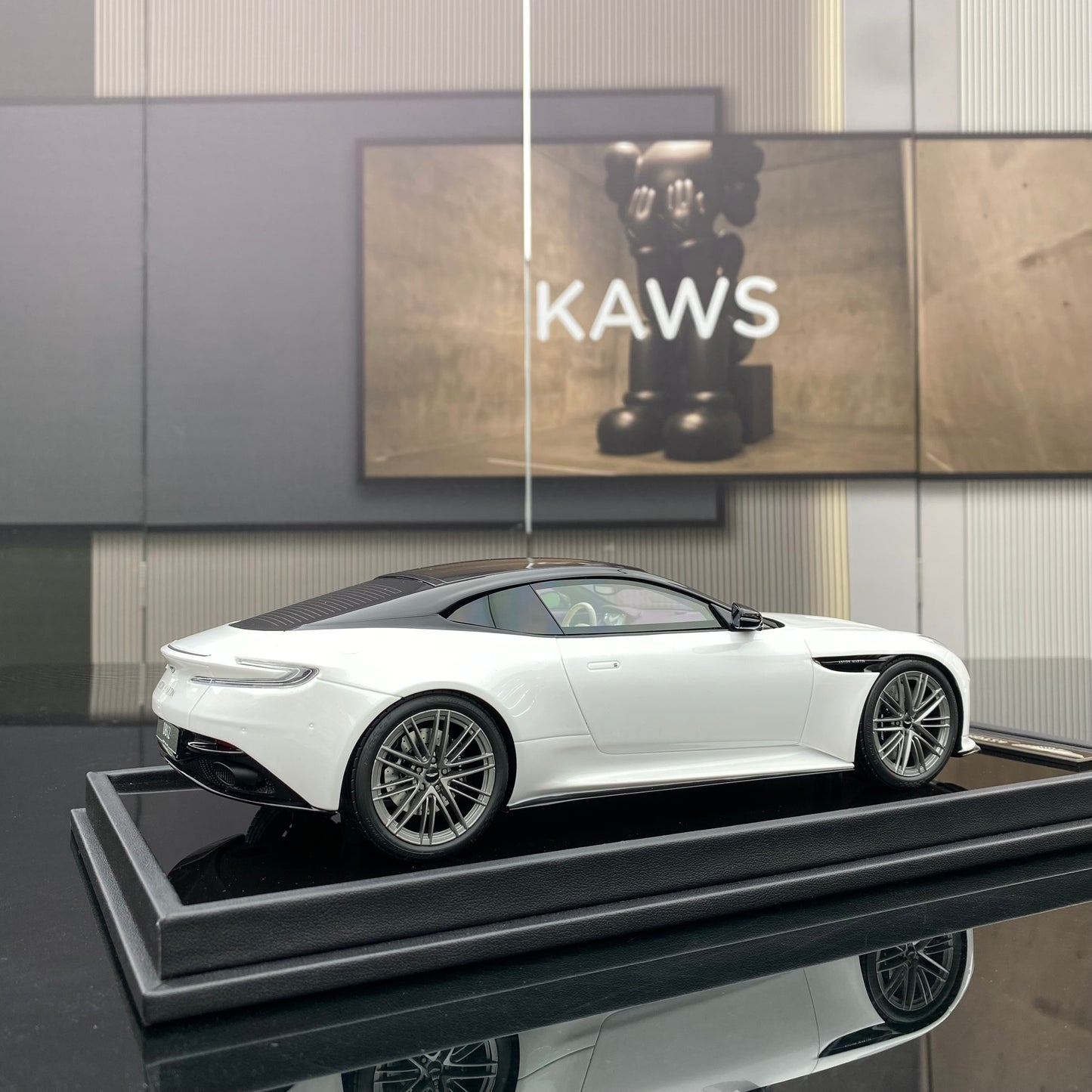 MH 1/18 Aston Martin DB12 COUPE limited edition car model gift
