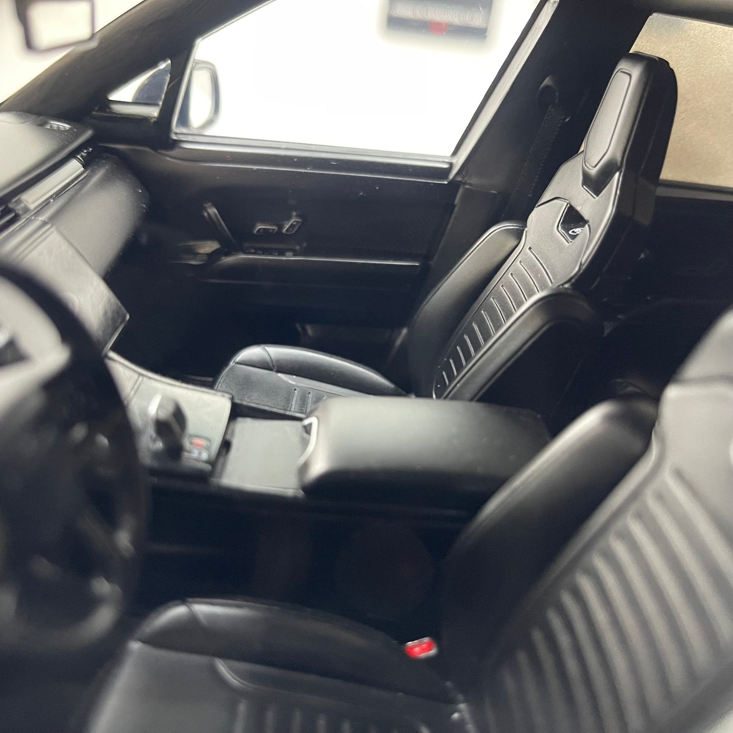 GT Spirit 1/12 Land Rover Range Rover Sport SV Edition Two – Black (GT555)