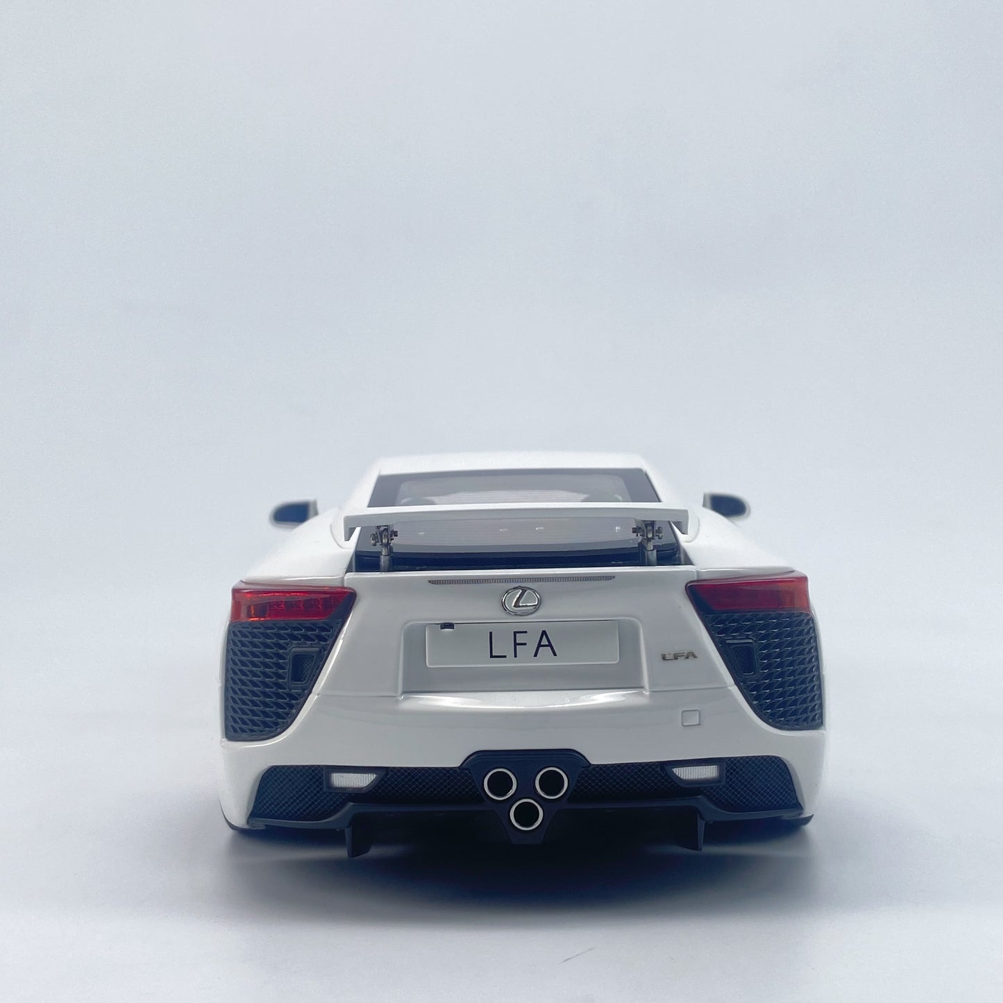 WELL 1/18 Lexus LFA white alloy simulation model car ornaments