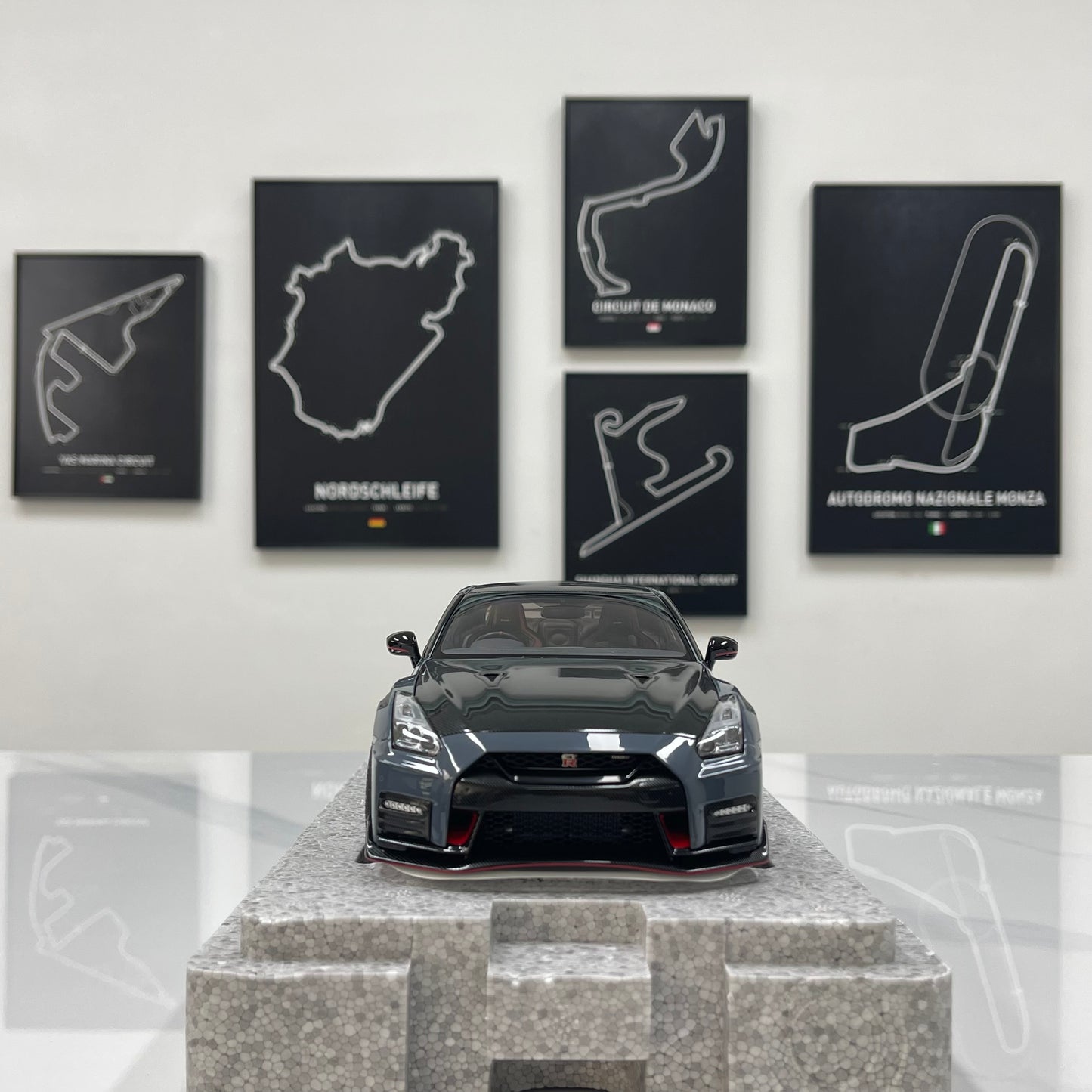 MOTORHELIX 1/18 Nissan GT-R NISMO (R35) Special Edition 2022 Stealth Grey Alloy Model Car