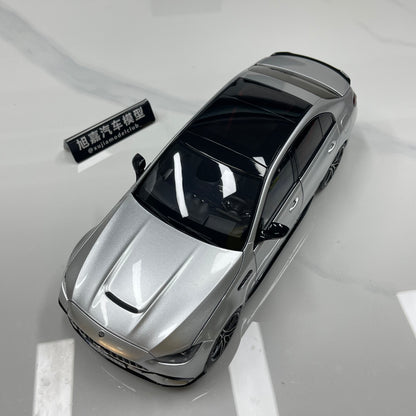 NZG 1/18 Mercedes-AMG C63 S E Performance – Tech Silver (111200055)