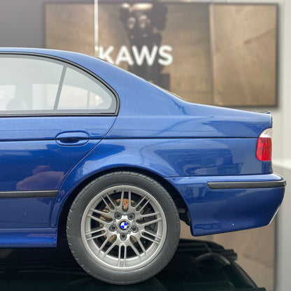 OTTO 1/12 BMW BMW E39 M5 blue old BMW car imitating real car model ornaments