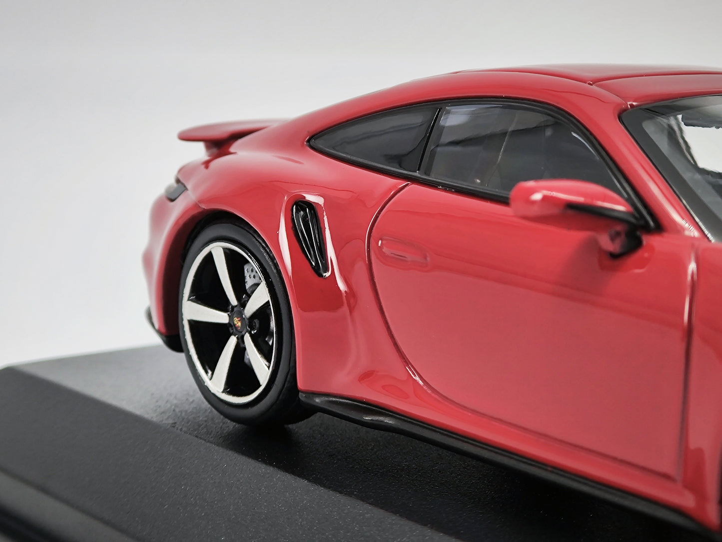 MINICHAMPS 1/43 Porsche 911 turbos alloy car model