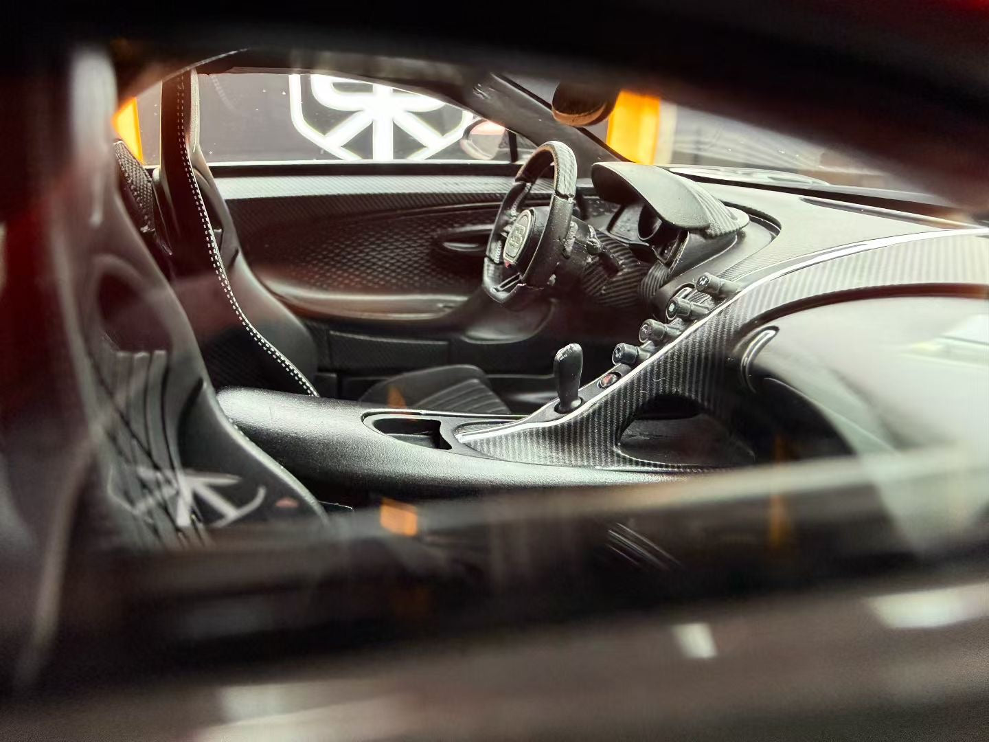 HH 1:18 Bugatti Chiron pur Sport 10/30 DDJ025