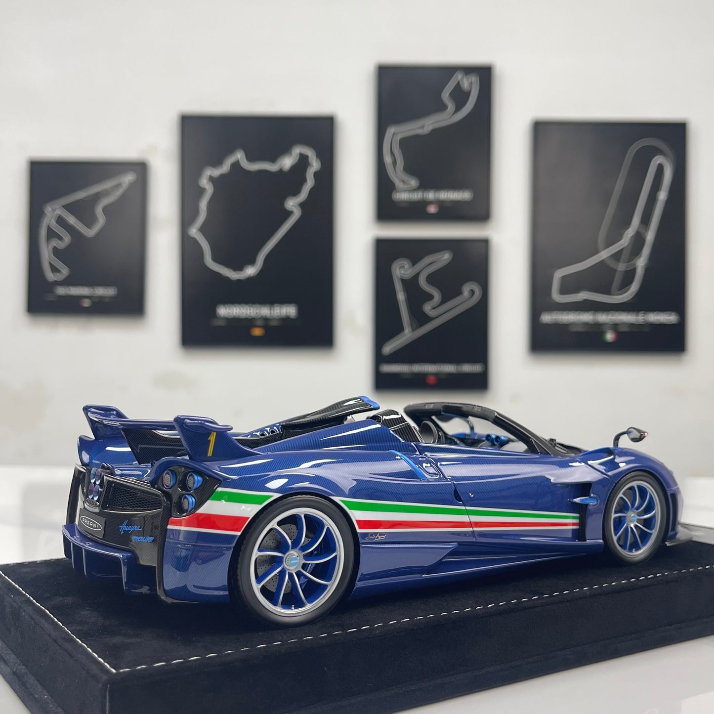 HH Model 1/18 Pagani Huayra Air Force Edition (HH664)