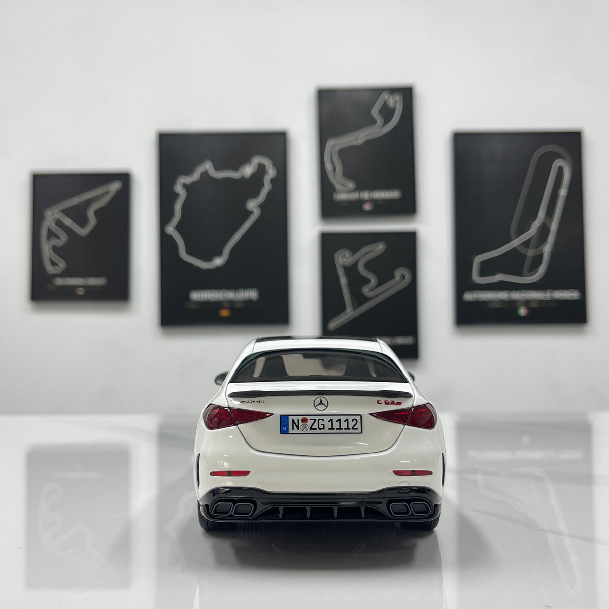 NZG 1/18 Mercedes-AMG C63 S E-Performance, Gloss White (111200040)