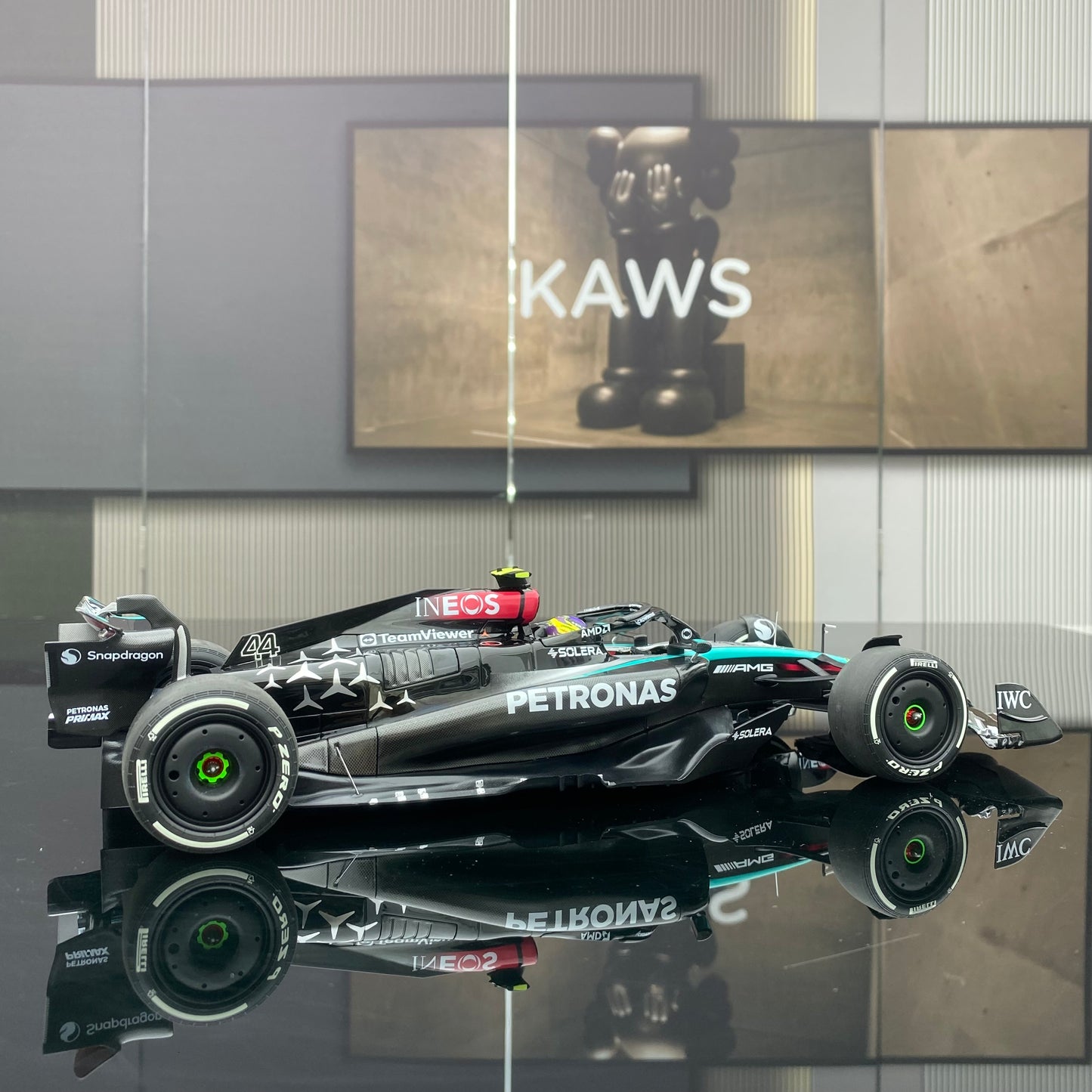minichamps 1/18 MERCEDES MERCEDES AMG PETRONAS EQUIPO DE FÓRMULA UNO F1 W15