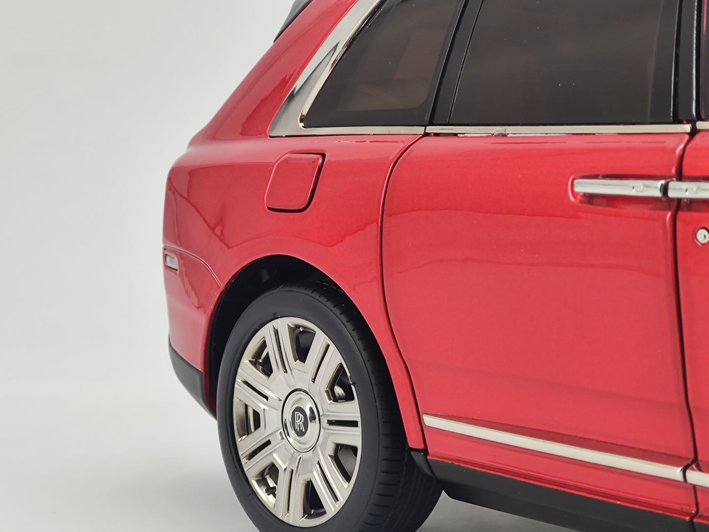 Kengfai 1/18 Rolls-Royce Cullinan Candy Red Alloy Model Car