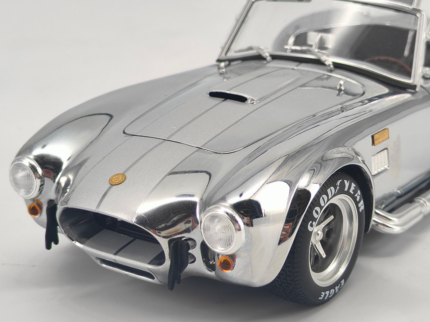 Kyosho 1/18 Ford Shellby Cobra 427 S/C Silver-plated Alloy Simulation Car Model