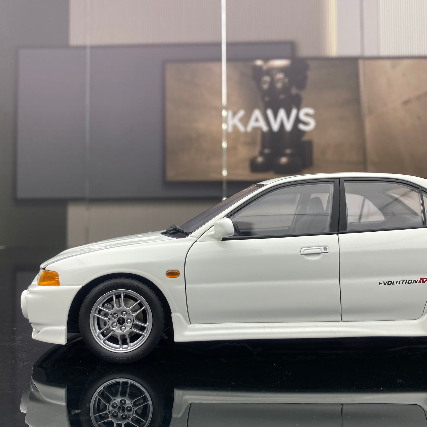 MOTORHELIX MH 1/18 Alloy Car Model Mitsubishi Lancer EVO 4th Generation Ornaments