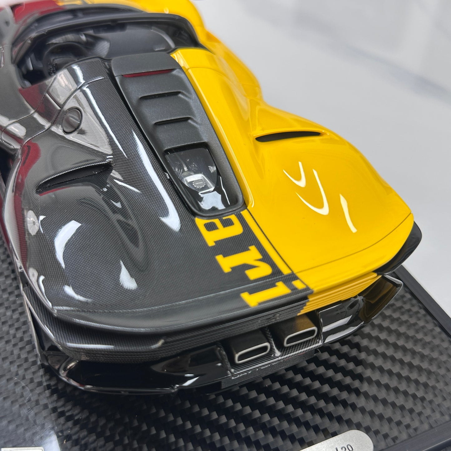 BBR 1/18 Ferrari SP3 Daytona 599+1 Spider - Open Roof Modena Yellow/Black Carbon Fiber P18214TMOCH
