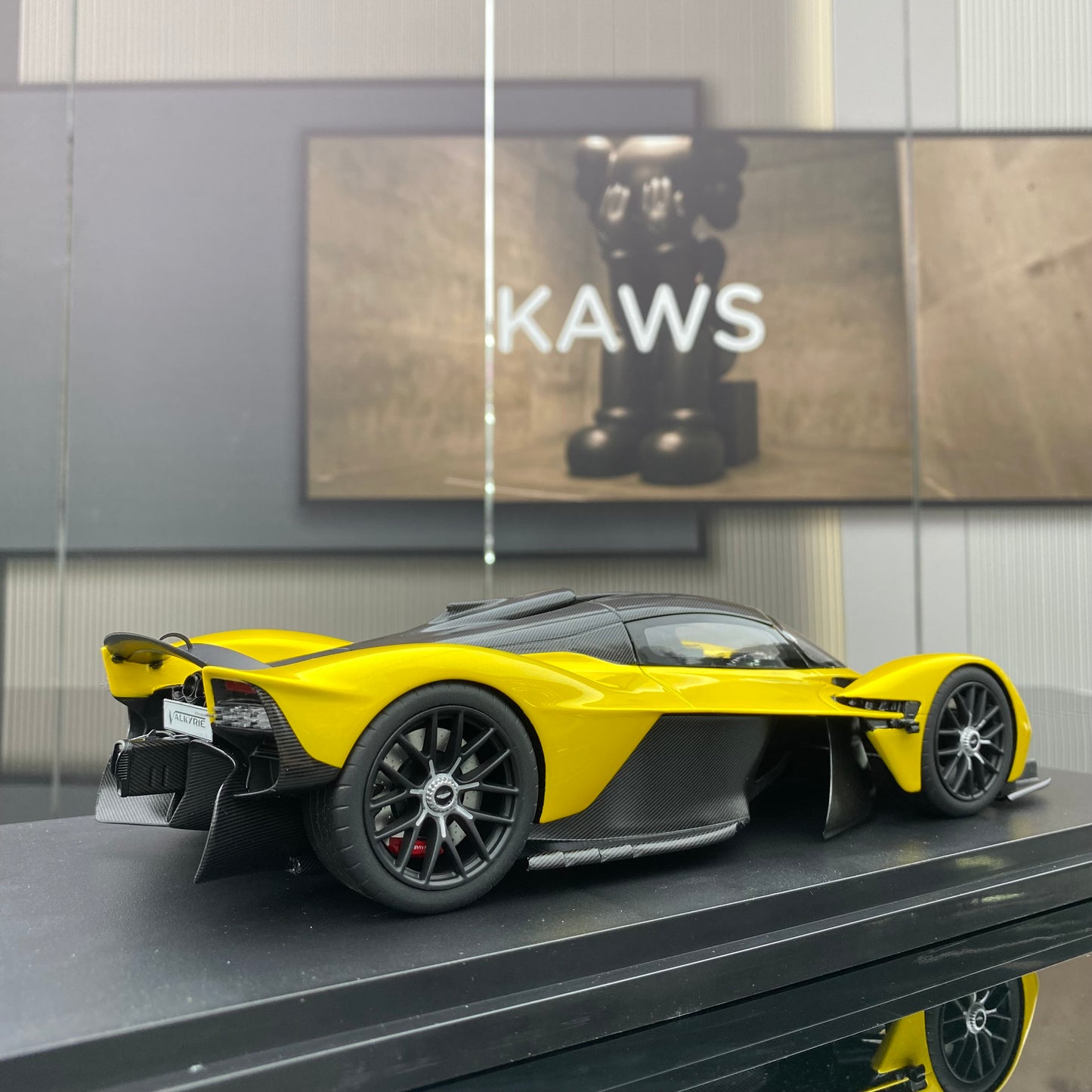 Topspeed 1/18 Aston Martin Valkyrie Sunburst simulation car model ornament