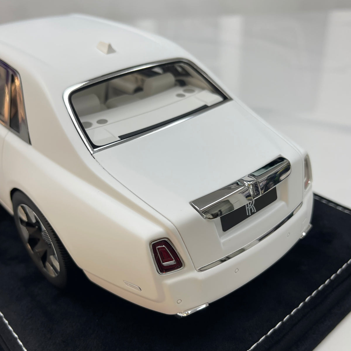 HH Model 1/18 Rolls-Royce Phantom Series II Ivory White HH735