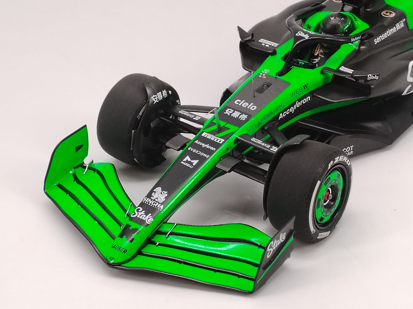 MINICHAMPS 1/18 STAKE F1 TEAM KICK SAUBER C44-VALTTERI BOTTAS Black-Green Livery Alloy Car Model 117240177