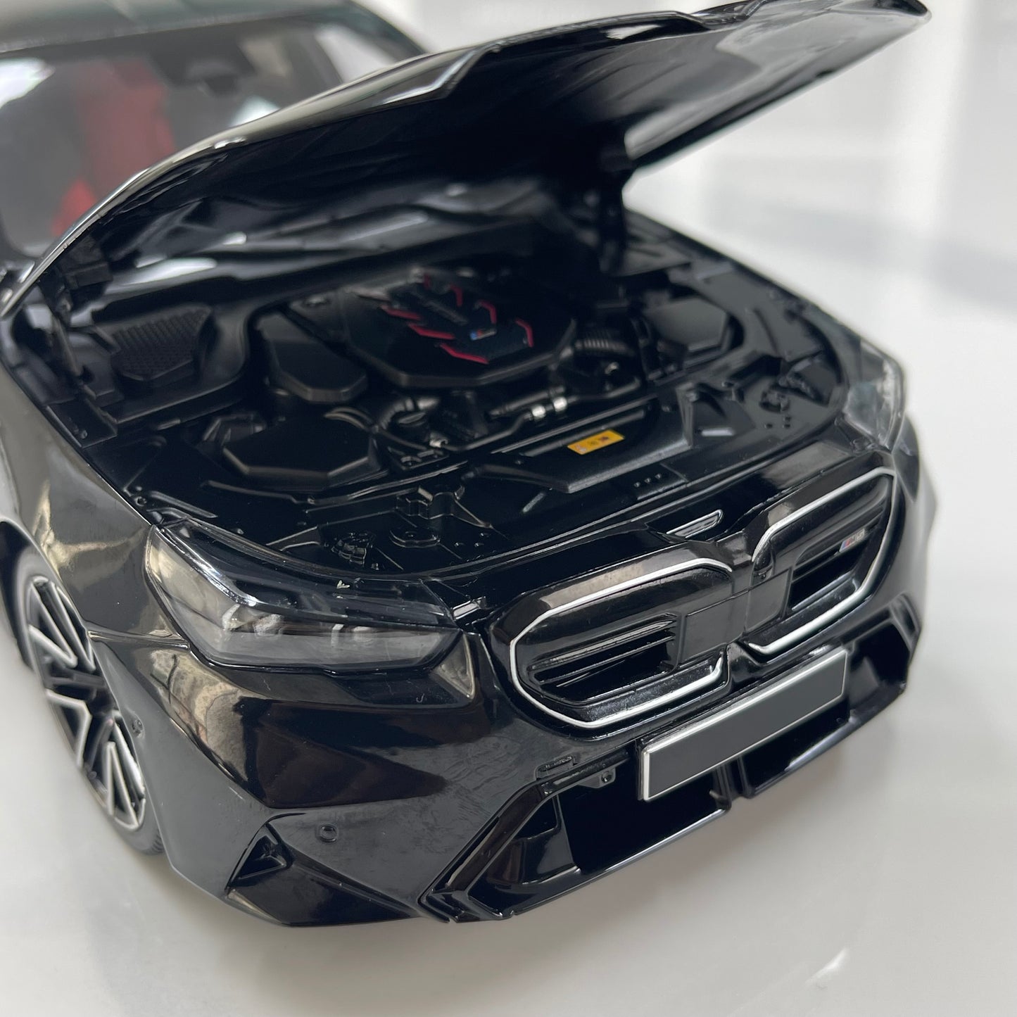 MINICHAMPS 1/18 BMW M5 2024 Metallic Black 110023801