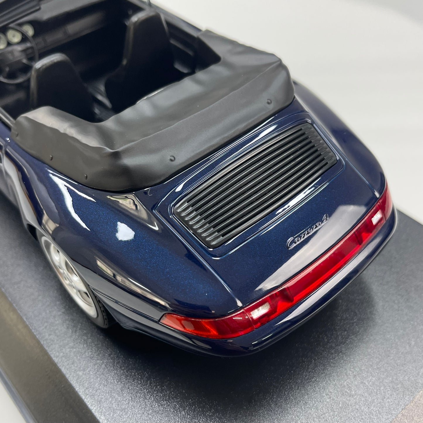 MINICHAMPS 1/18 Porsche 911 (993) Cabriolet, Metallic Blue (155061130)